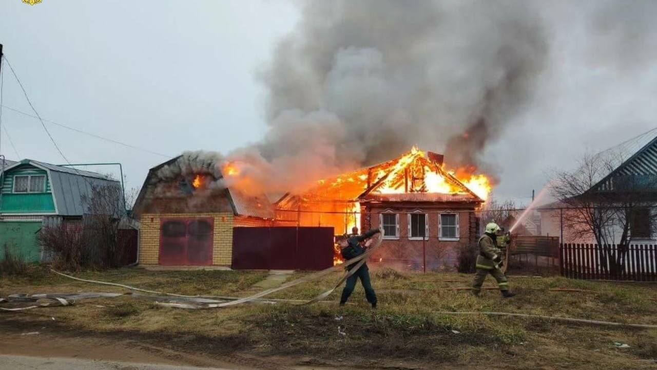 Мужчина пострадал при пожаре в частном доме в Волжске В Волжске вчера утром, 6 декабря, произошел пож...