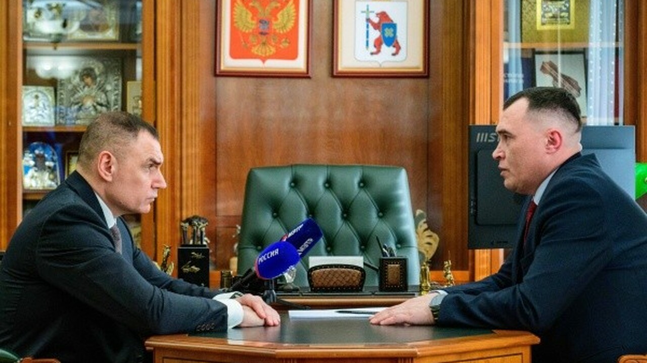 В Марий Эл выпустят книгу памяти героев специальной военной операции Глава Марий Эл Юрий Зайцев провел встречу с пре...