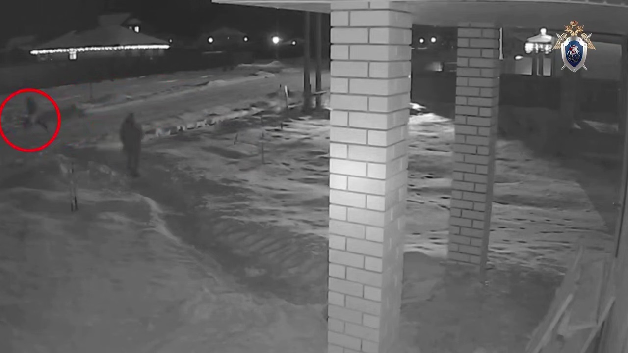 Четырех подростков в возрасте от 15 до 17 лет б...