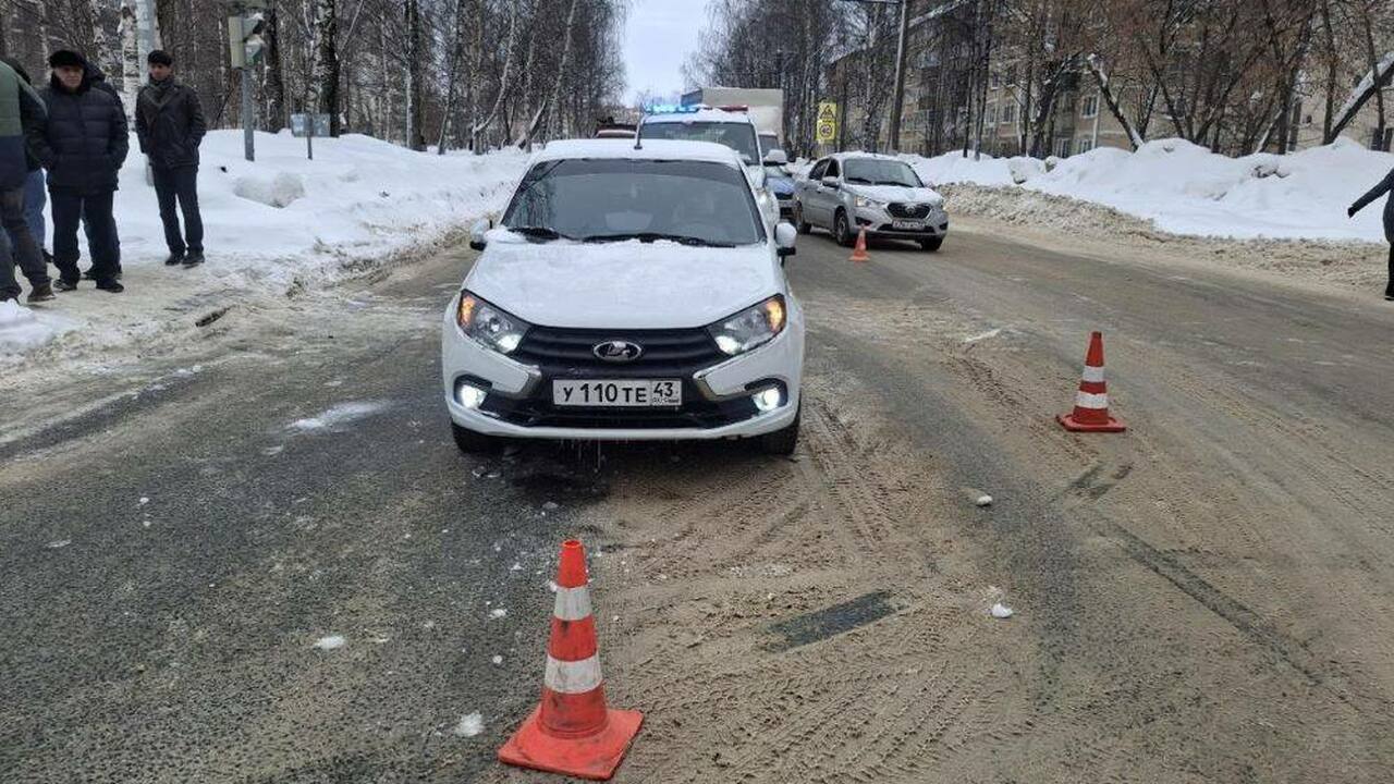 В Йошкар-Оле «Лада Гранта» сбила подростка на пешеходном переходе Вчера днем в Йошкар-Оле произошла авария у дома...