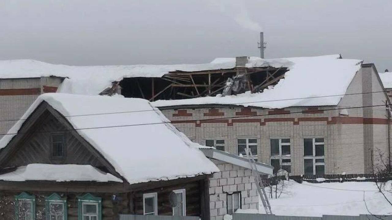 В поселке Морки частично обрушилась крыша спортзала В Моркинском районе Марий Эл в поселке Морки пр...
