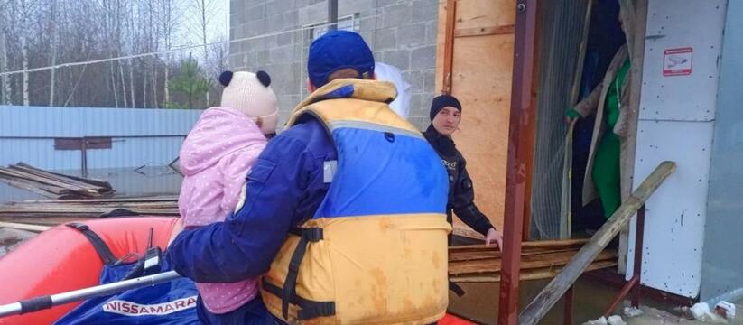 В Марий Эл из затопленного домика эвакуировали ...