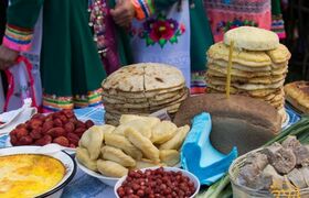 Домик для приготовления национальных блюд откро...